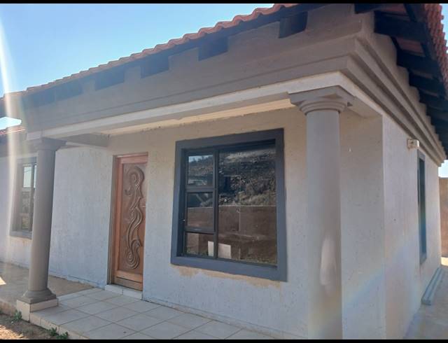 2 BEDROOM HOUSE FOR SALE IN MABOPANE  UNIT S